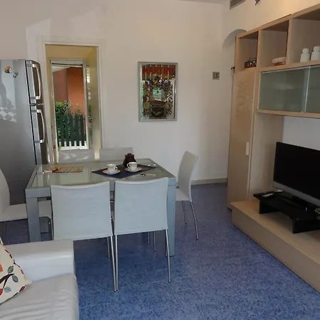 Апартаменты With Outdoor Patio And Fireplace