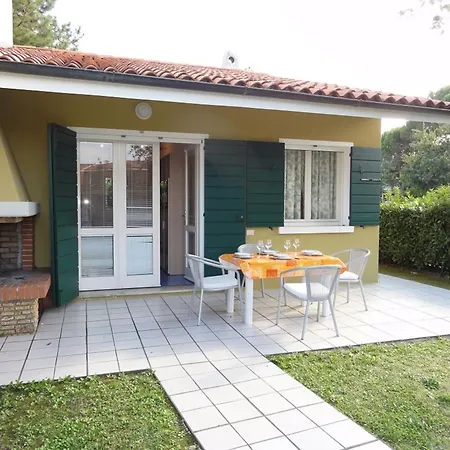 With Outdoor Patio And Fireplace Апартаменты *